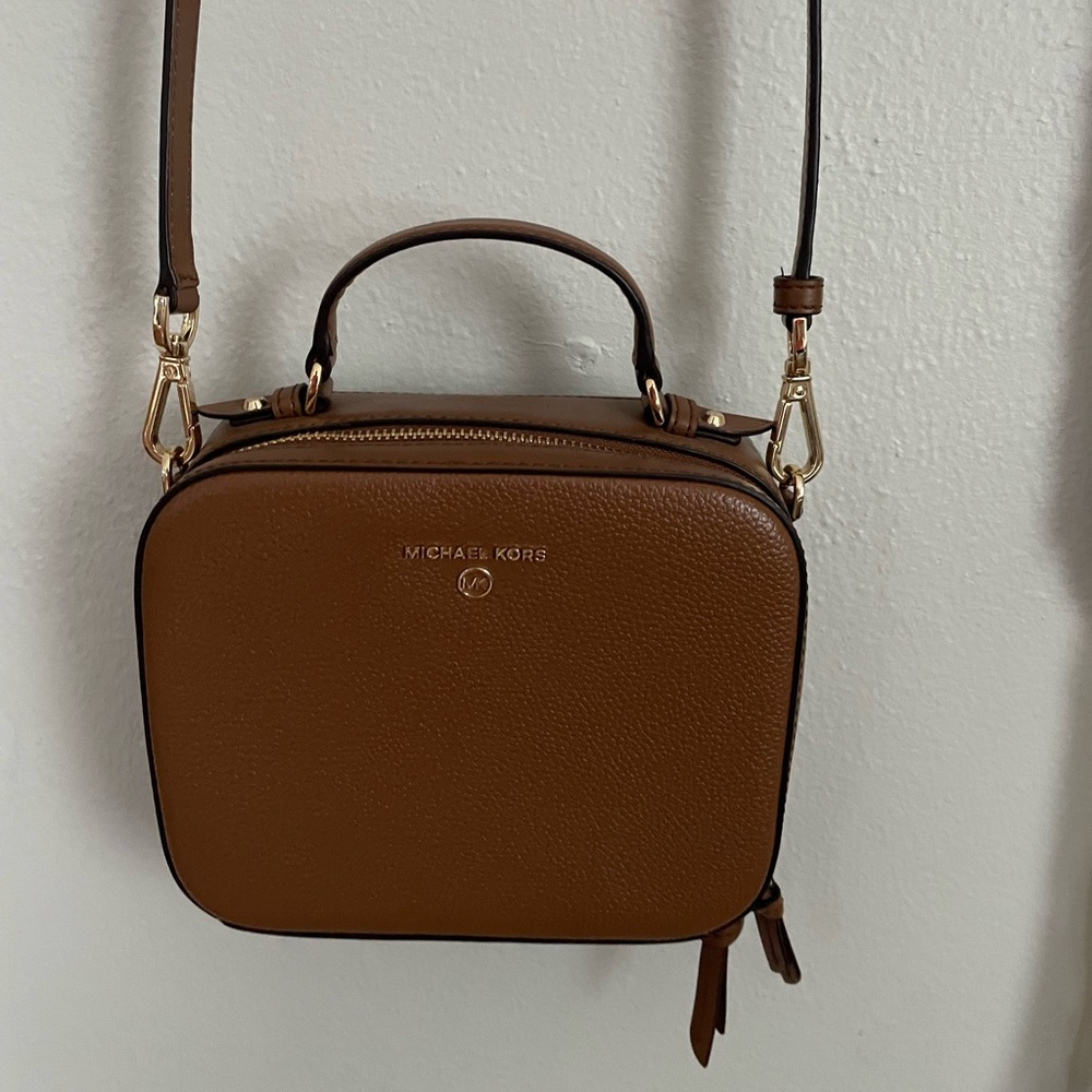 Michael kors crossbody